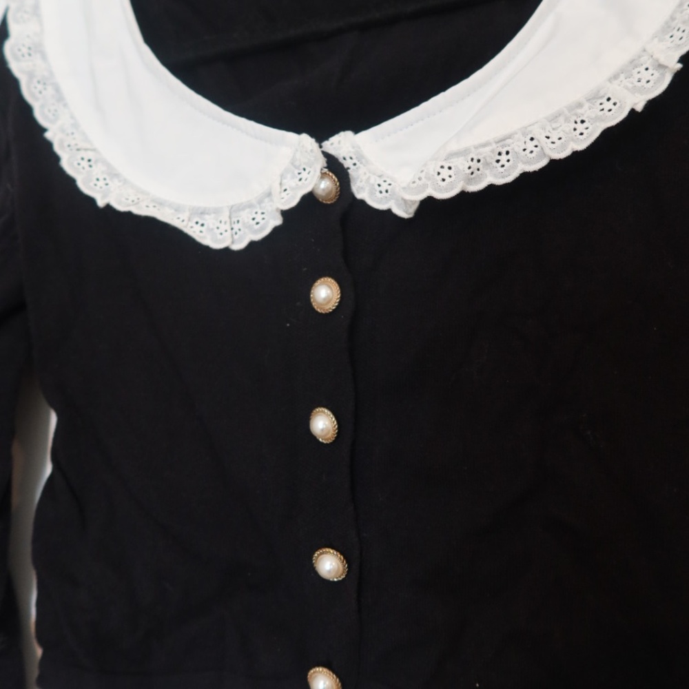 🌻Motel Rocks Black Top with Feminine Collar Trim - Picture 2 of 3